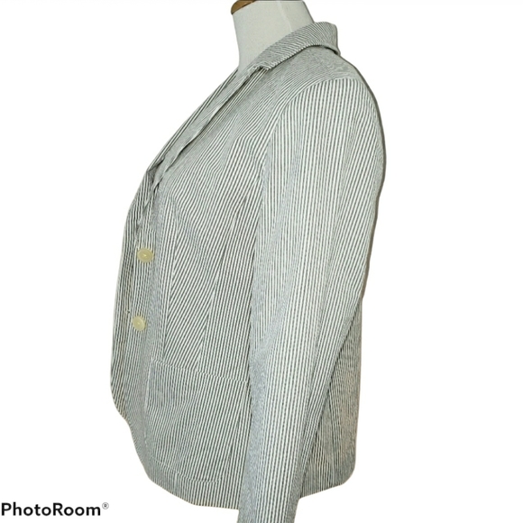 Talbots Pinstripe Seersucker Blazer Size 10 - Picture 2 of 8
